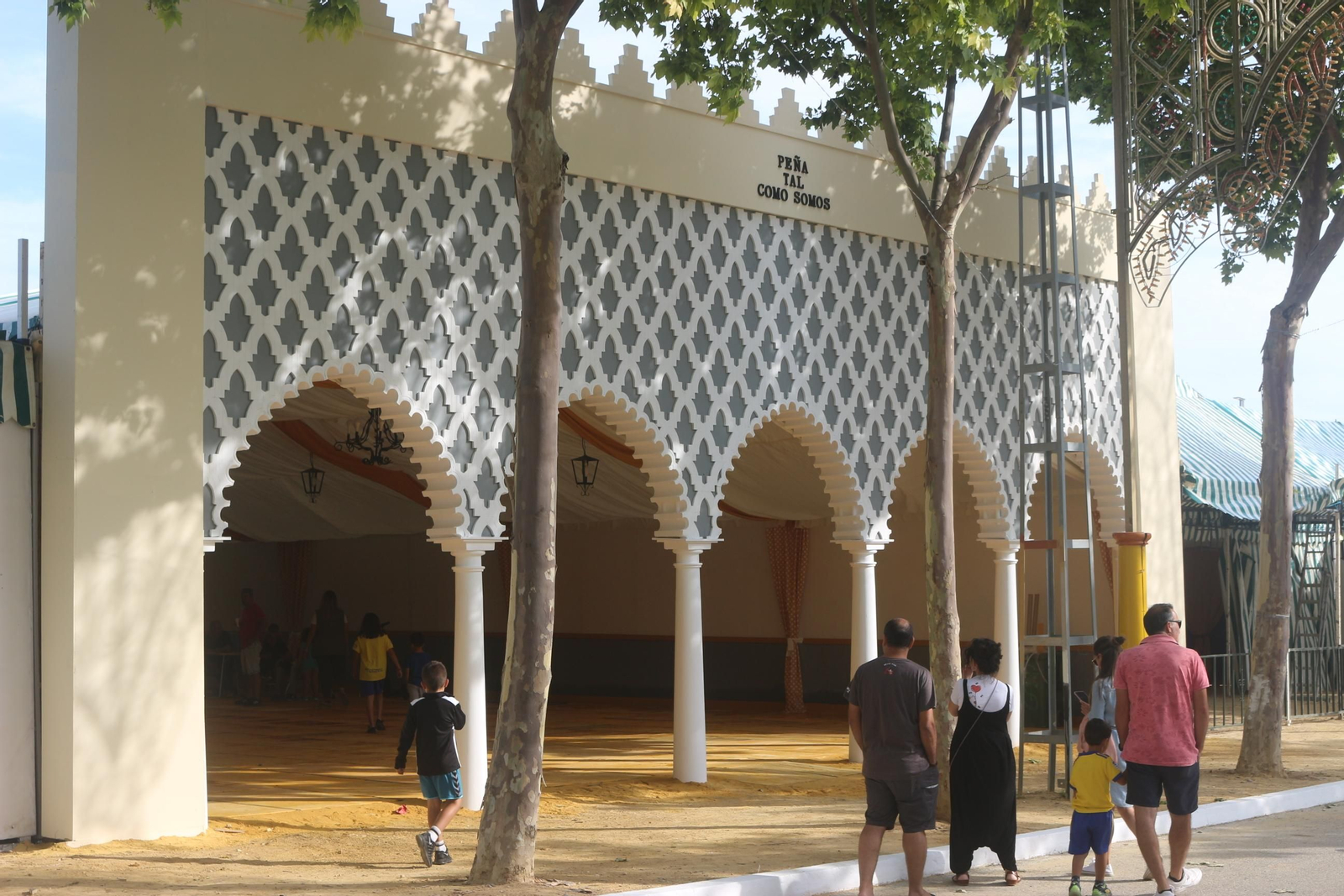 Portada de la caseta de feria de la Peña 'Tal Como Somos'