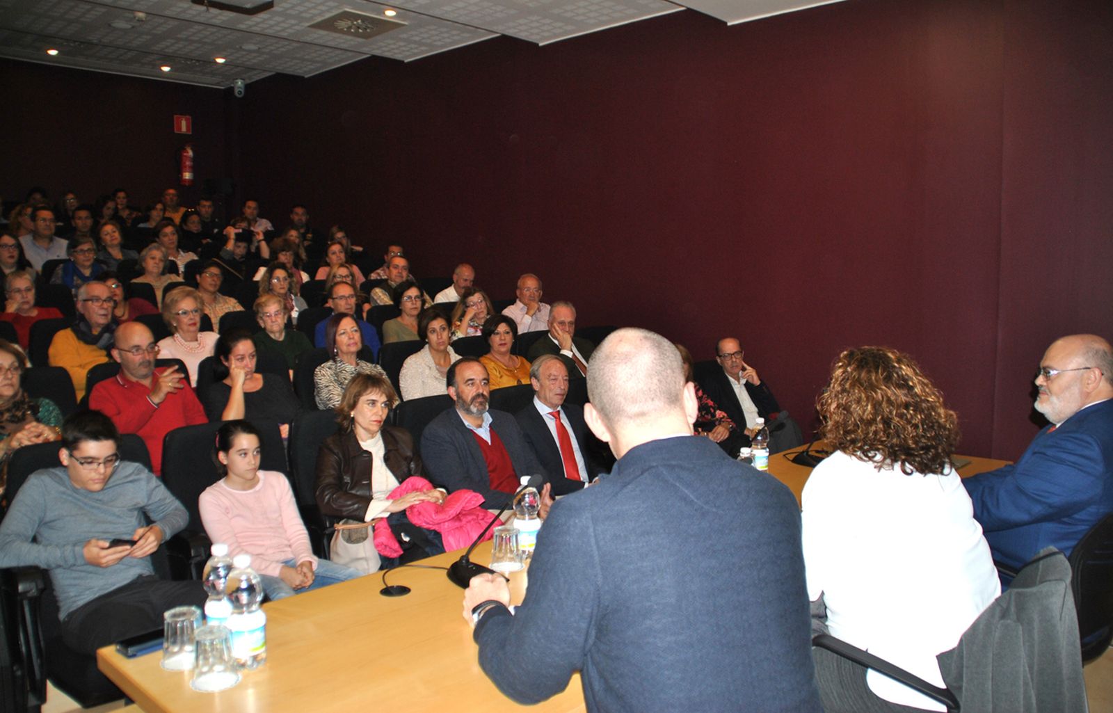 Conferencia sobre fibromialgia, de Desamparados.