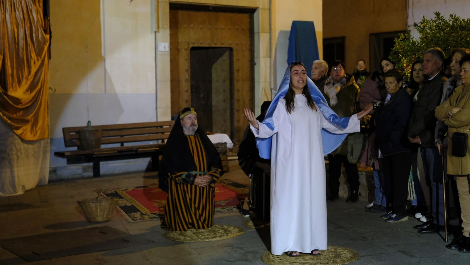 El Belén viviente de Gádor abarrota de público la plaza del pueblo, en imágenes
