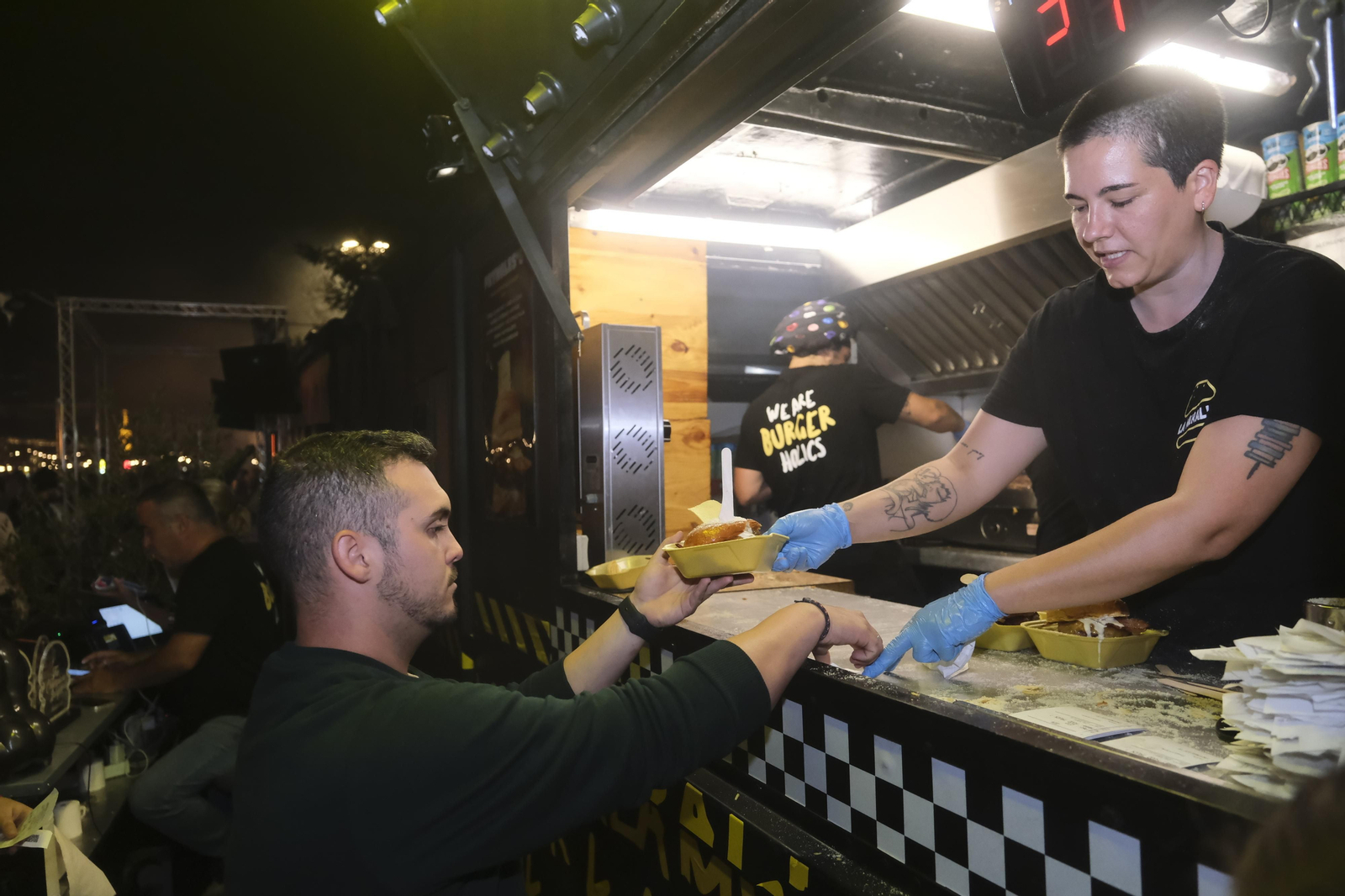Neón y brasas en El Vial: el lleno absoluto de The Champions Burger en Córdoba Neón y brasas en El Vial: el lleno absoluto de The Champions Burger en Córdoba