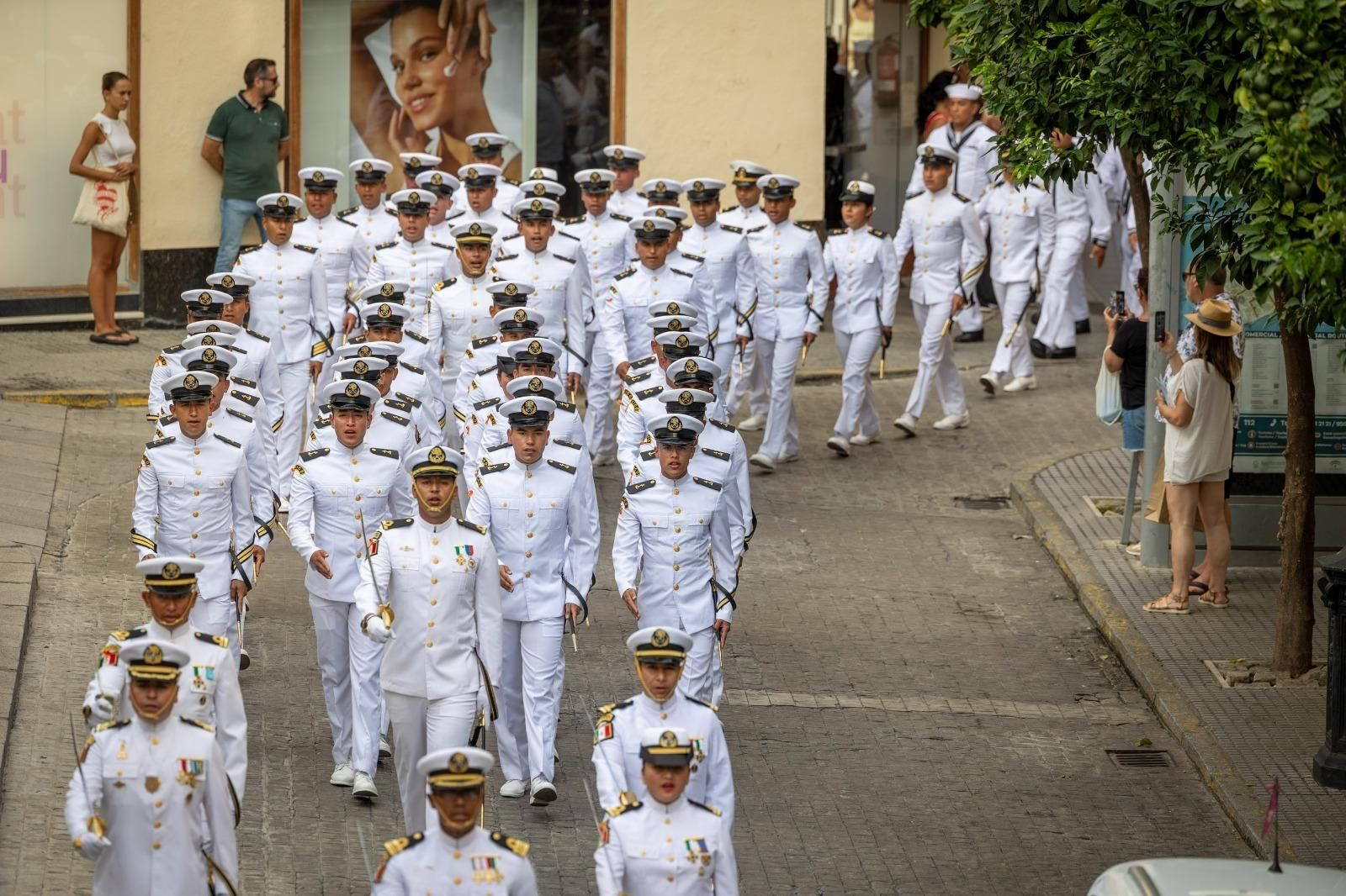 Las imágenes del desfile de tripulantes de la Gran Regata 2023 de Cádiz