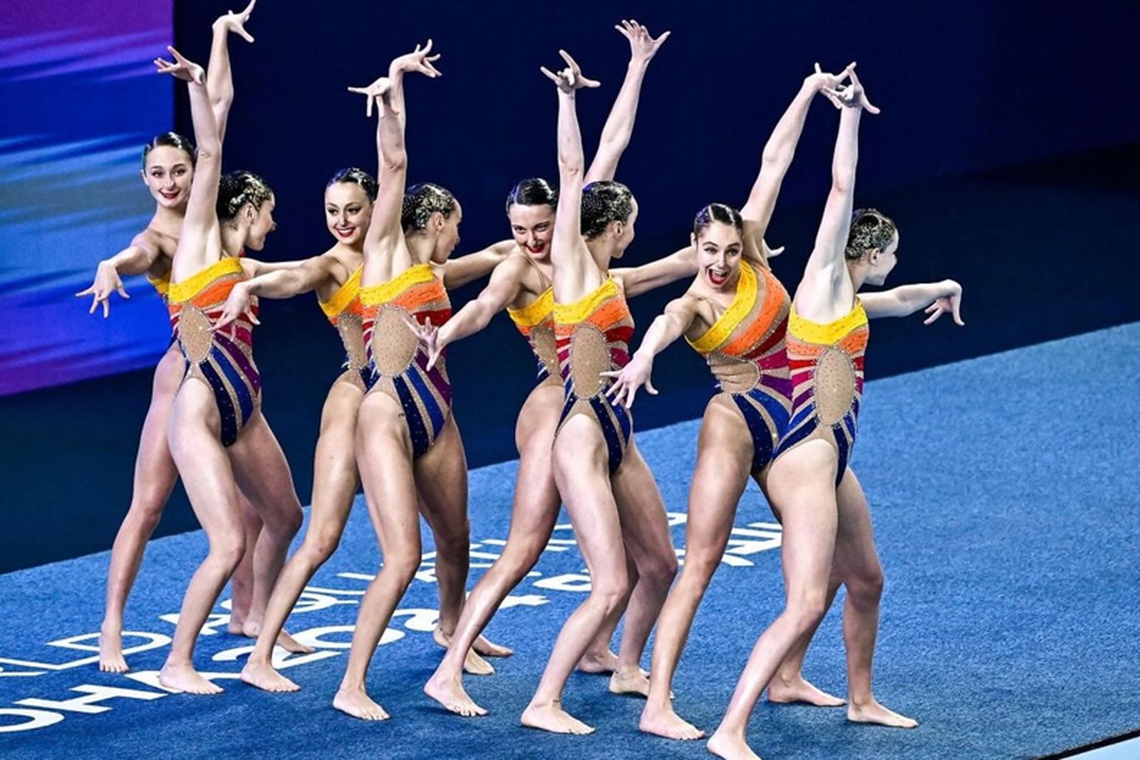 Alisa Ozhogina y Marina García junto al resto del combinado nacional en el Mundial de Doha.