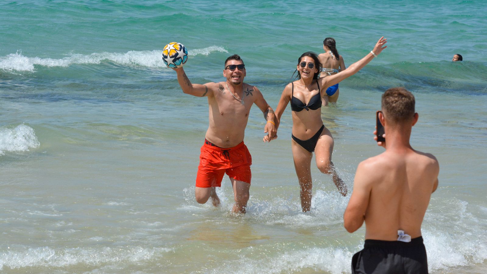Día de sol y viento en la playa de Bolonia