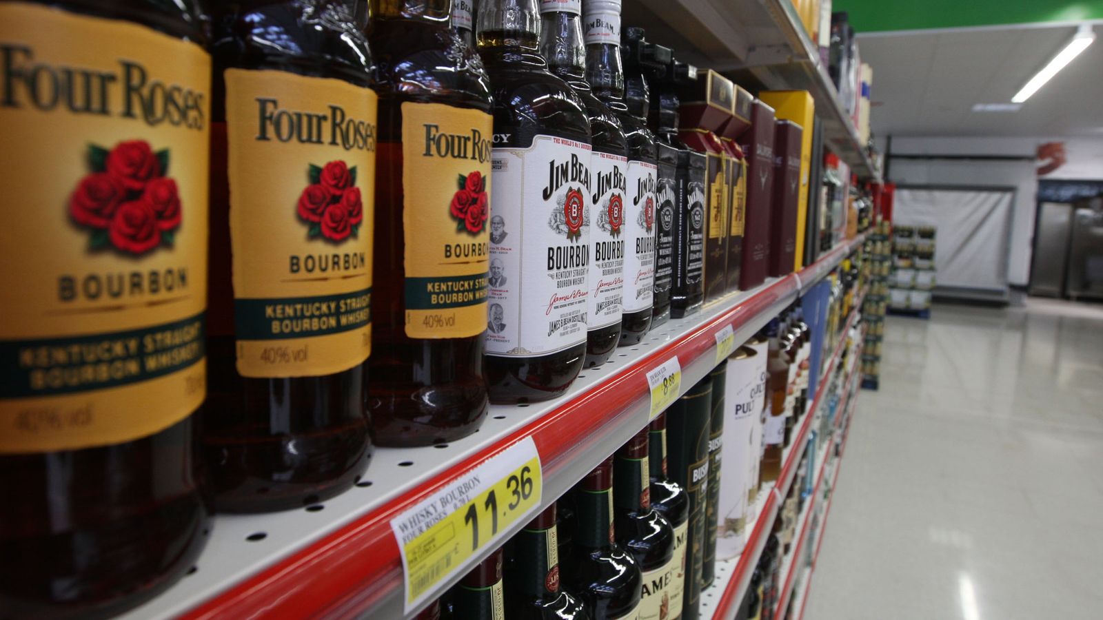 Alcohol a la venta en un supermercado de Gibraltar.