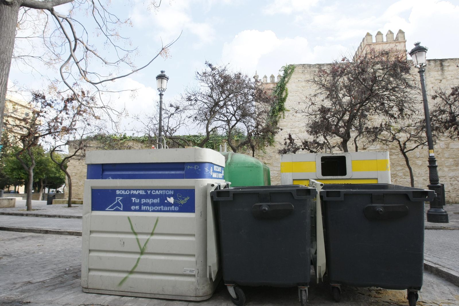 Una isleta de reciclaje en El Puerto, en una imagen de archivo.