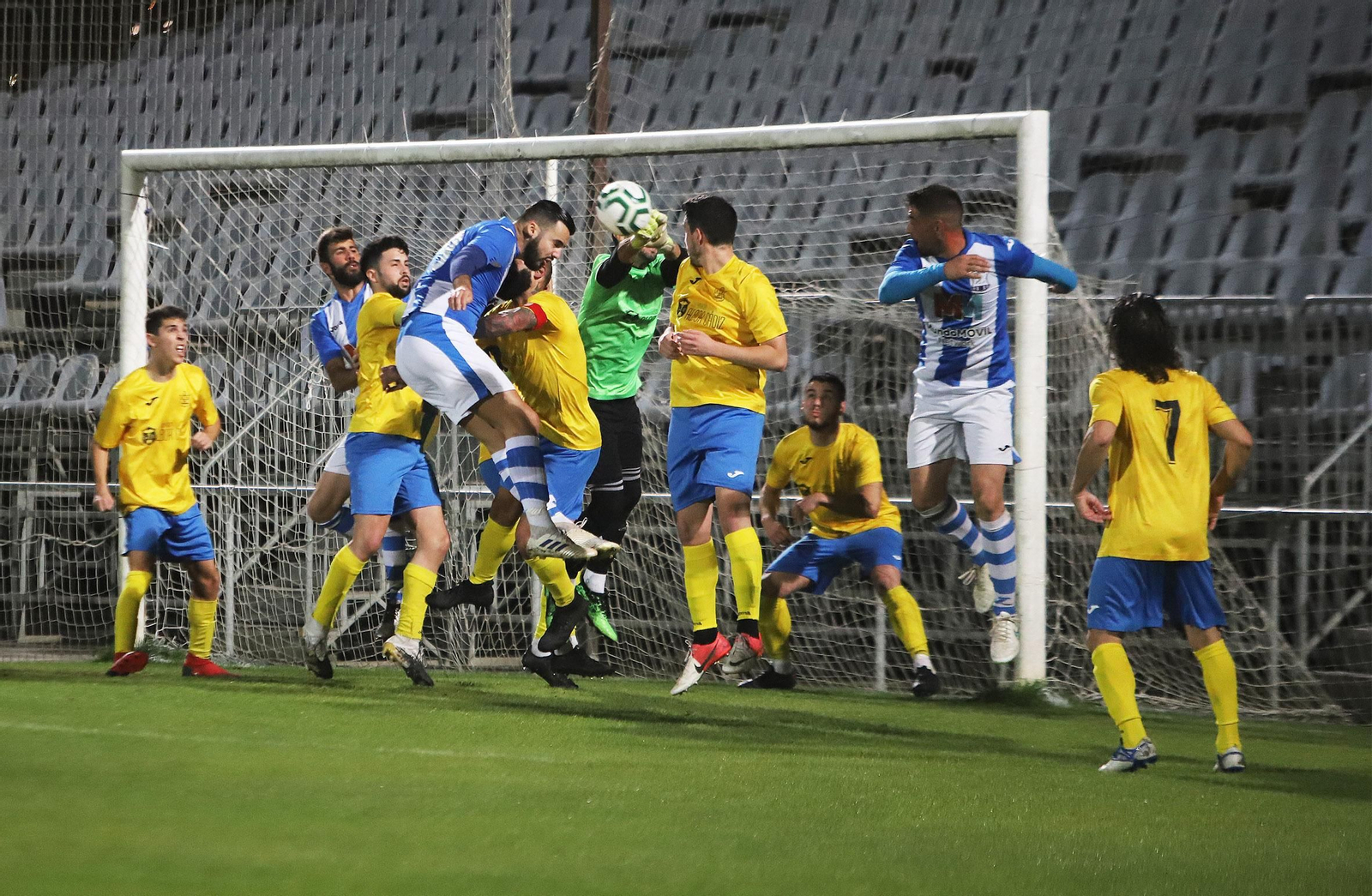 Imágenes del partido entre el Jerez Industrial-El Torno