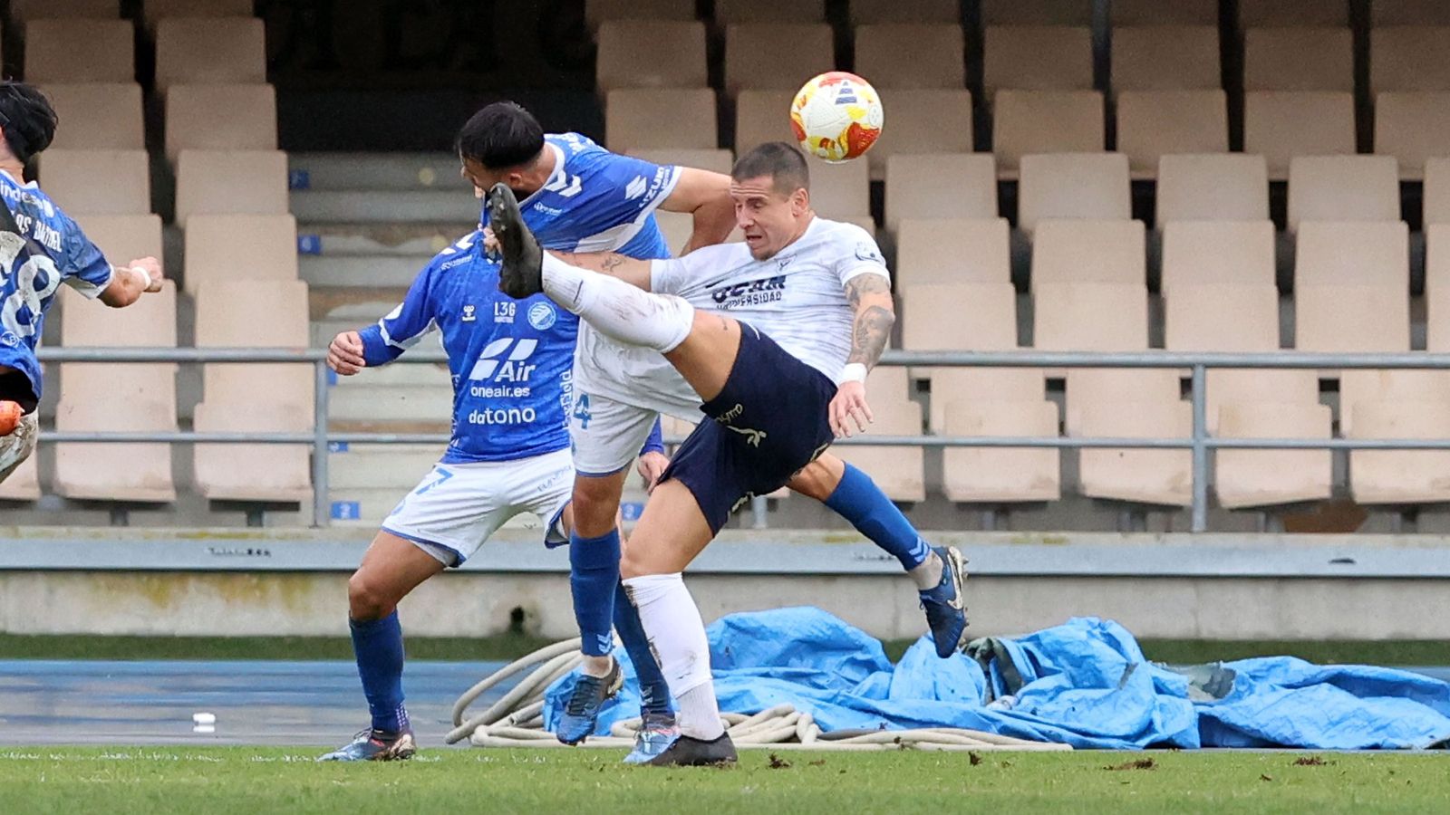 Imágenes del Xerez DFC contra el UCAM Murcia CF en Chapín