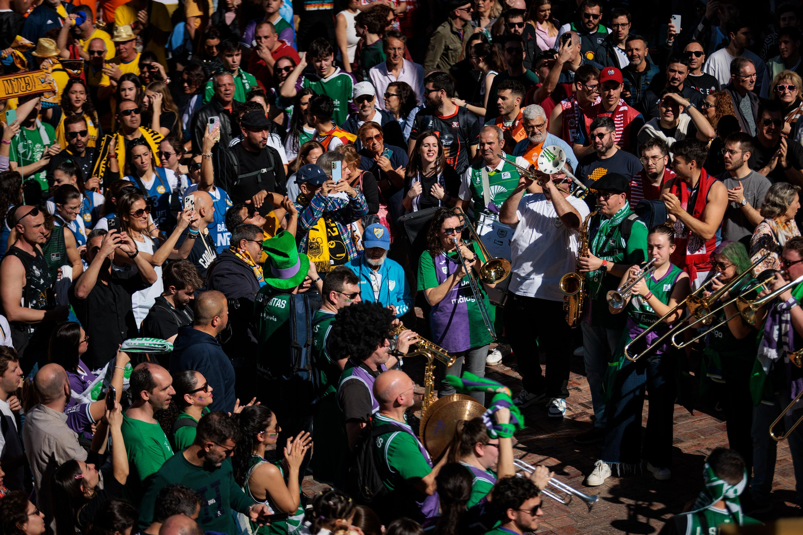 La invasión de las aficiones  de la Copa del centro de Málaga