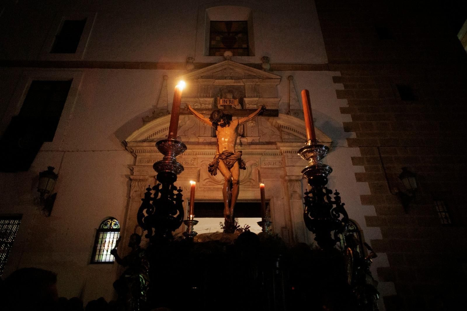 Las imágenes de la cofradía de la Buena Muerte en la Semana Santa de Cádiz 2023