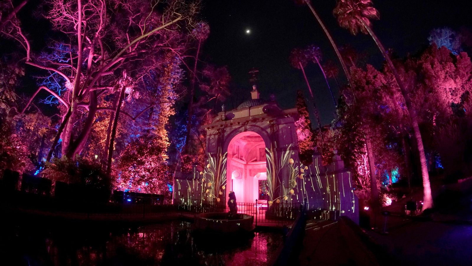 Los jardines del Alcázar durante el espectáculo Naturaleza Encendida.