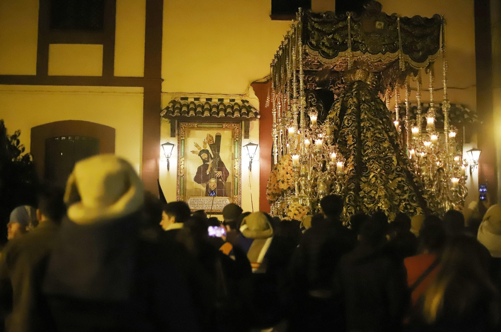 La Hermandad El Nazareno en la madrugá de la Semana Santa de Huelva 2023, en imágenes