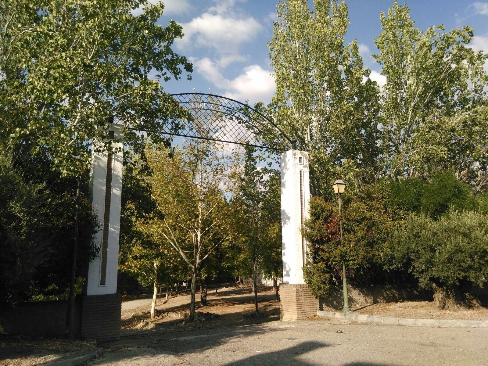 Entrada principal al parque del Cascajar.