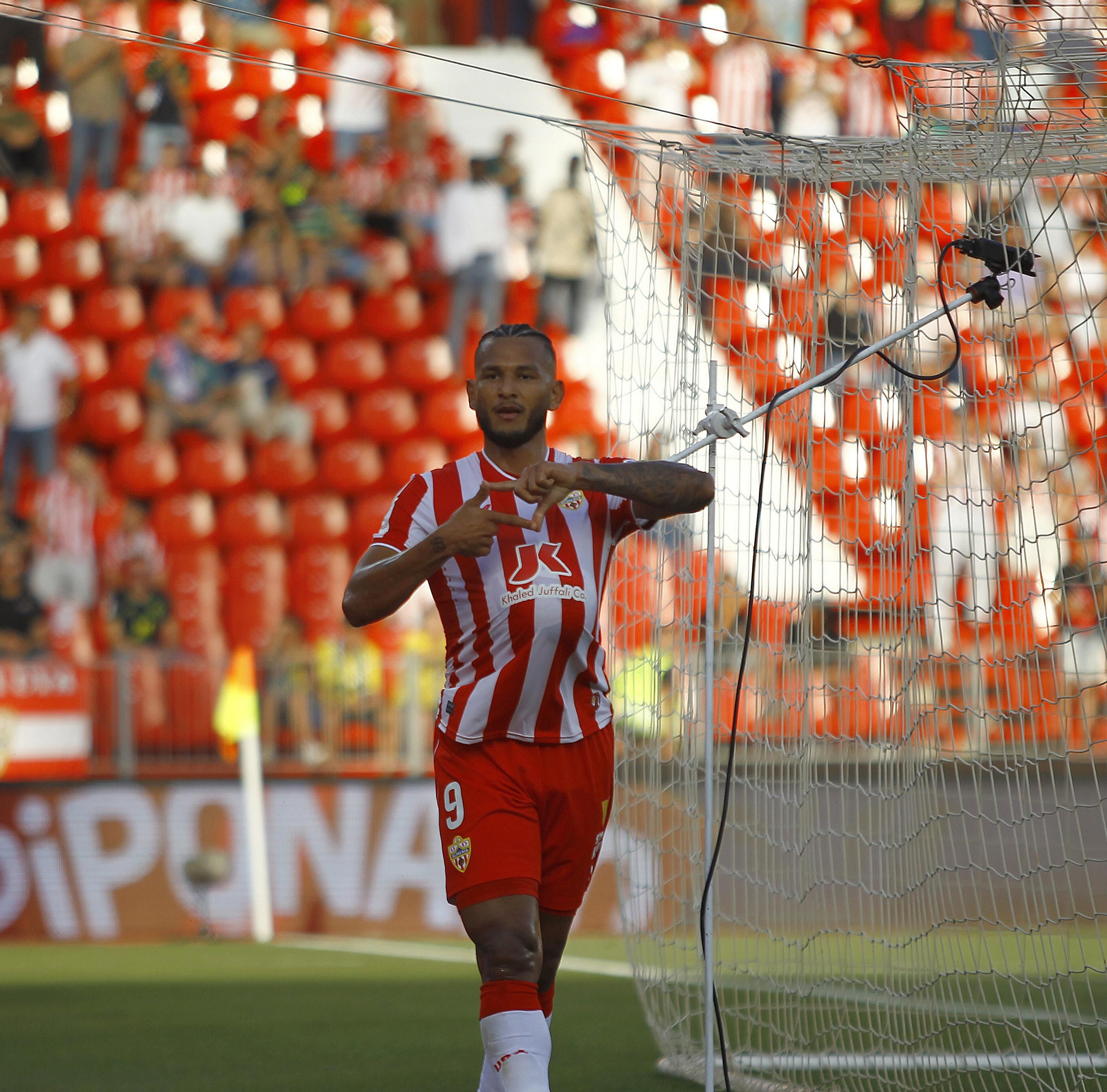 Imágenes de la gran victoria del Almería ante el Cádiz por 6 a 1