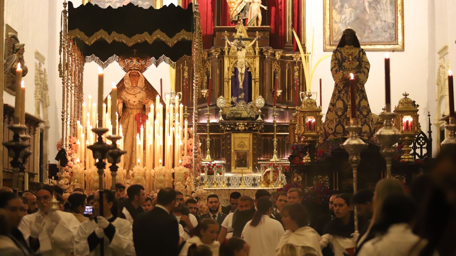 El Medinaceli de Tarifa, en San Mateo, junto a la Virgen de la Esperanza.