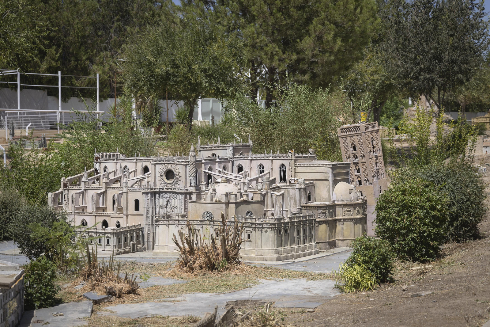El lamentable estado de conservación de 'Andalucía de los Niños', en fotos