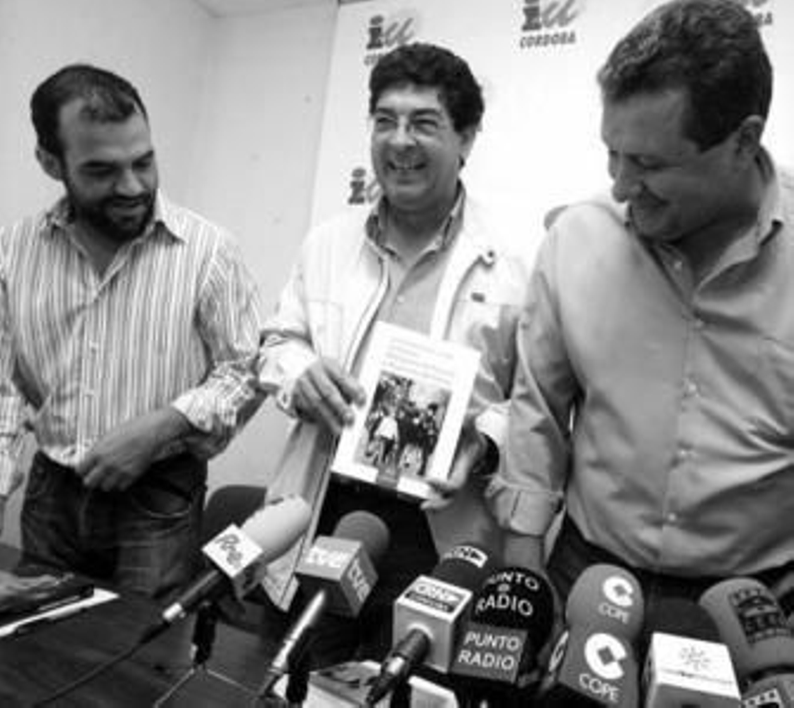 Valderas, acompañado por José Manuel Mariscal y Francisco Martínez, la pasada semana en Córdoba.