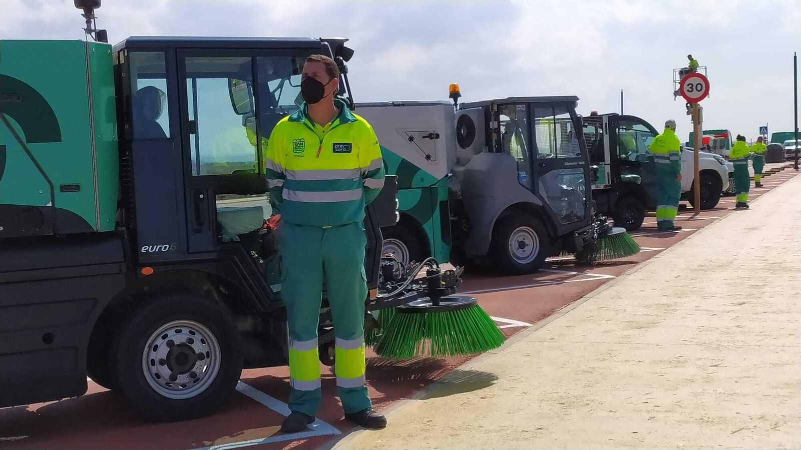 Presentada la nueva flota de vehículos de los servicios de limpieza en San Fernando