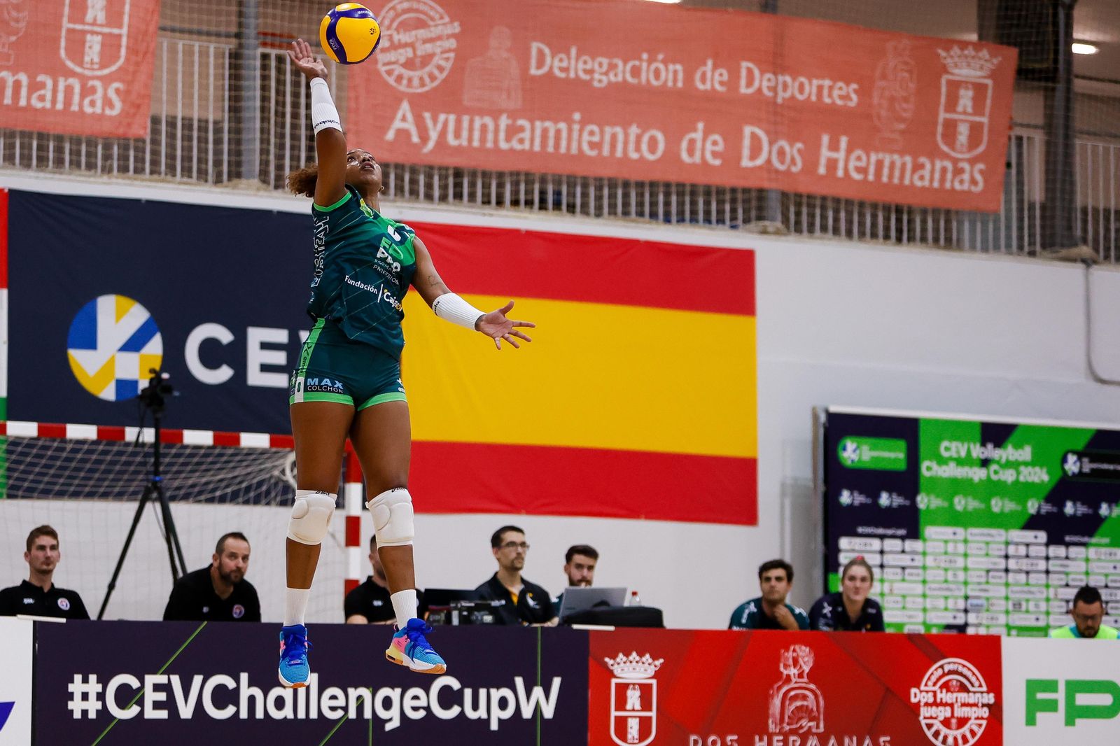 Las fotos del debut en Europa del FP Pro Voley Cajasol