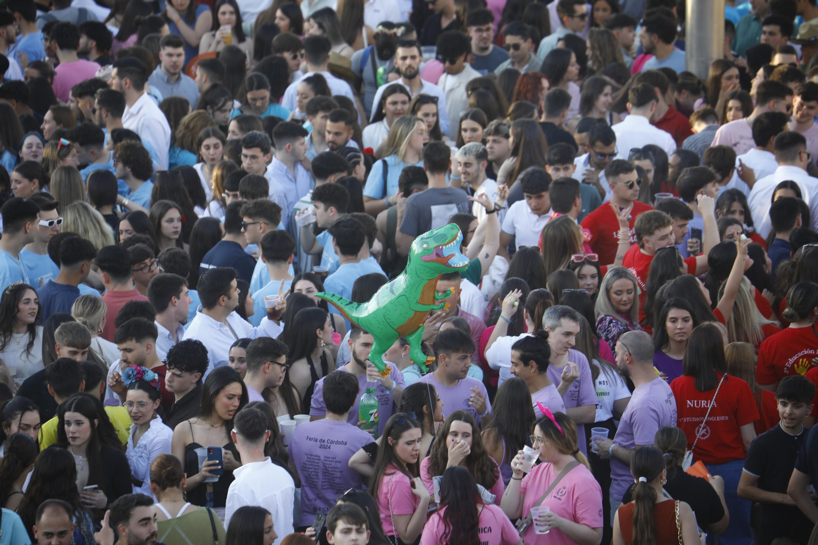 Las mejores fotos del botellón de la Feria de Córdoba