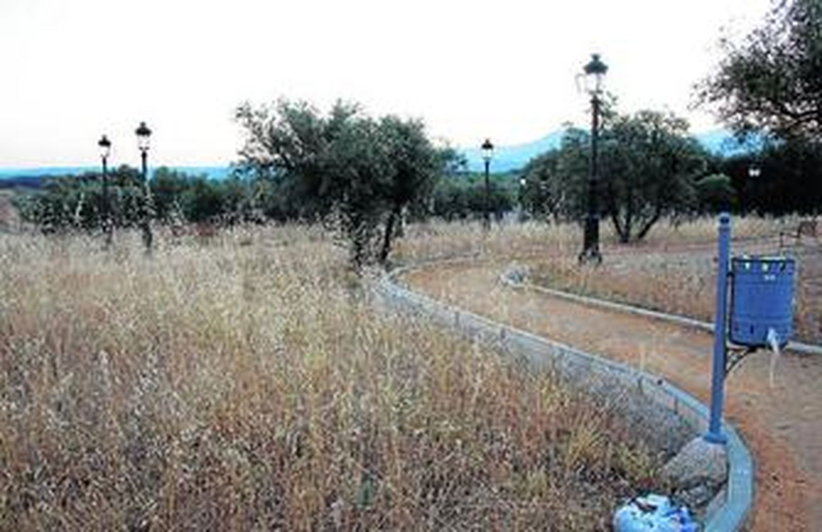 Restos de la urbanización prevista en el Puente de la Ventilla, en las afueras de Ronda.