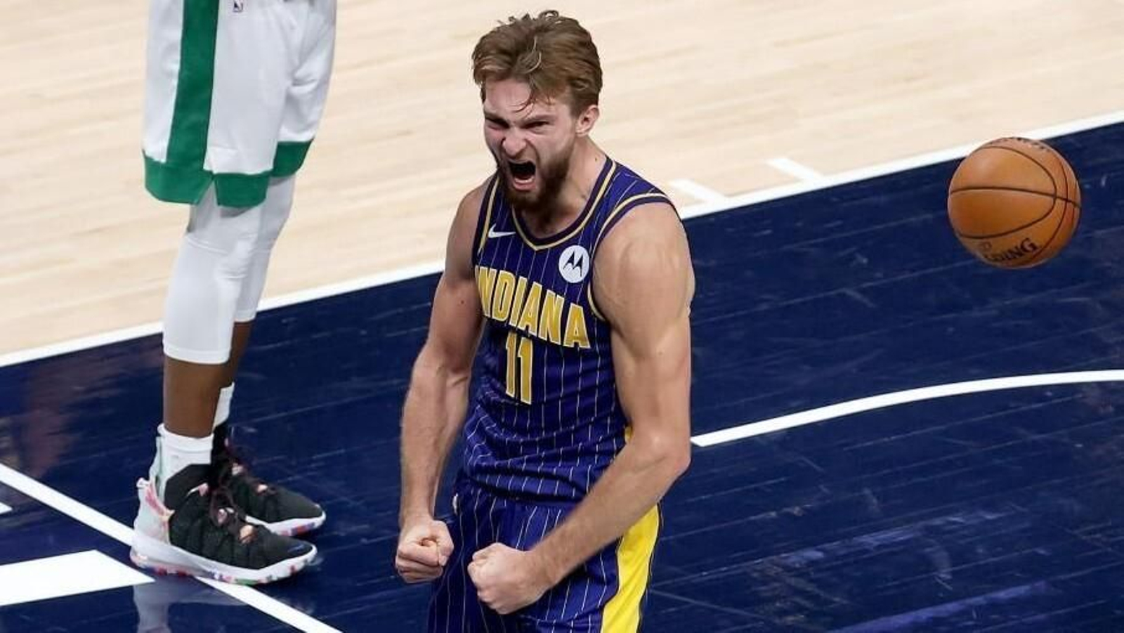 Domas Sabonis celebra la canasta ganadora de Indiana.