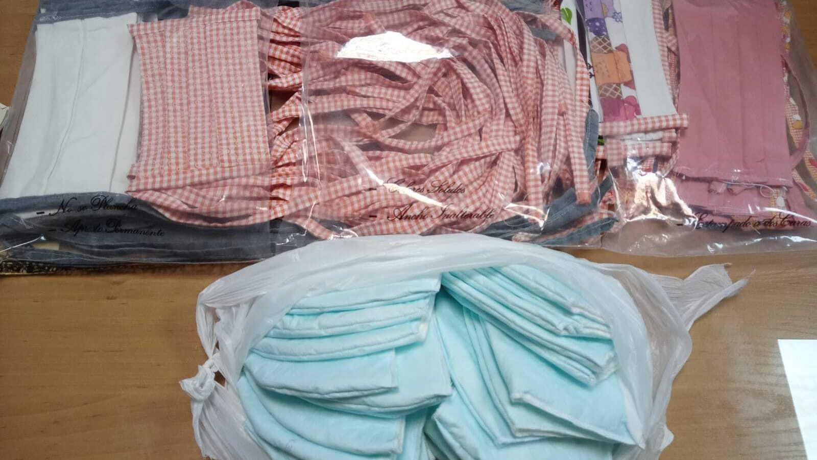 Mascarillas realizadas con tela por parte de varias mujeres para la Policía. Mascarillas realizadas con tela por parte de varias mujeres para la Policía.