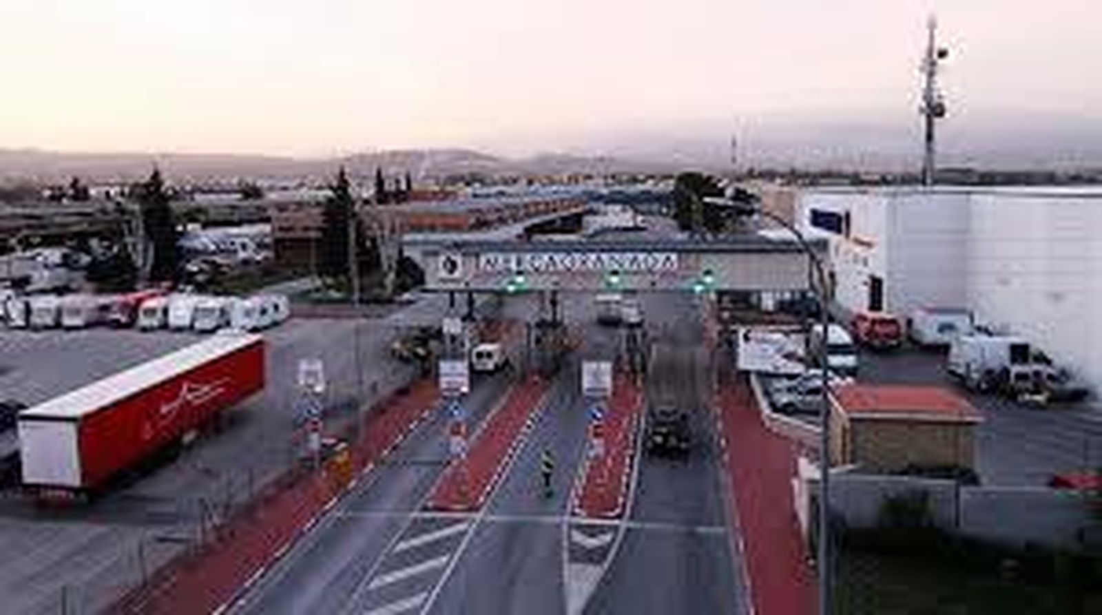 MercaGranada aumenta la entrada de mercancías y garantiza el abastecimiento de alimentos