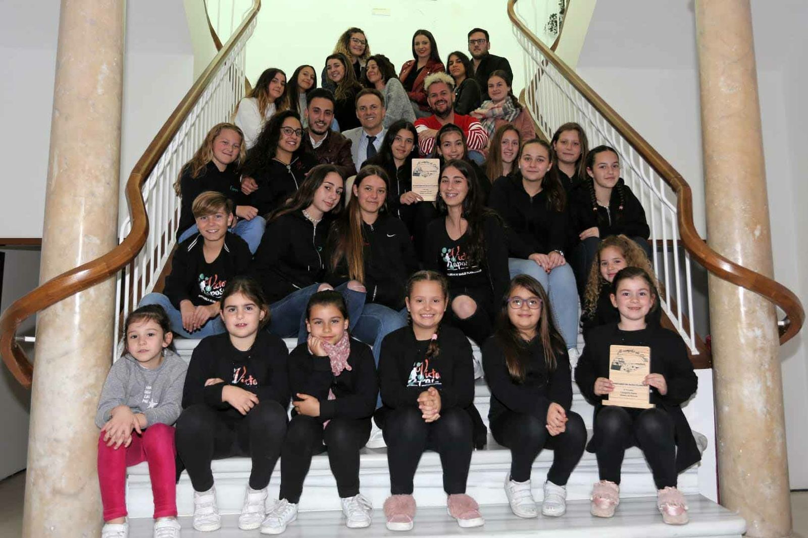 Foto de grupo de todos los alumnos de José Leiva y Víctor Raposo que han acudido hoy al encuentro.