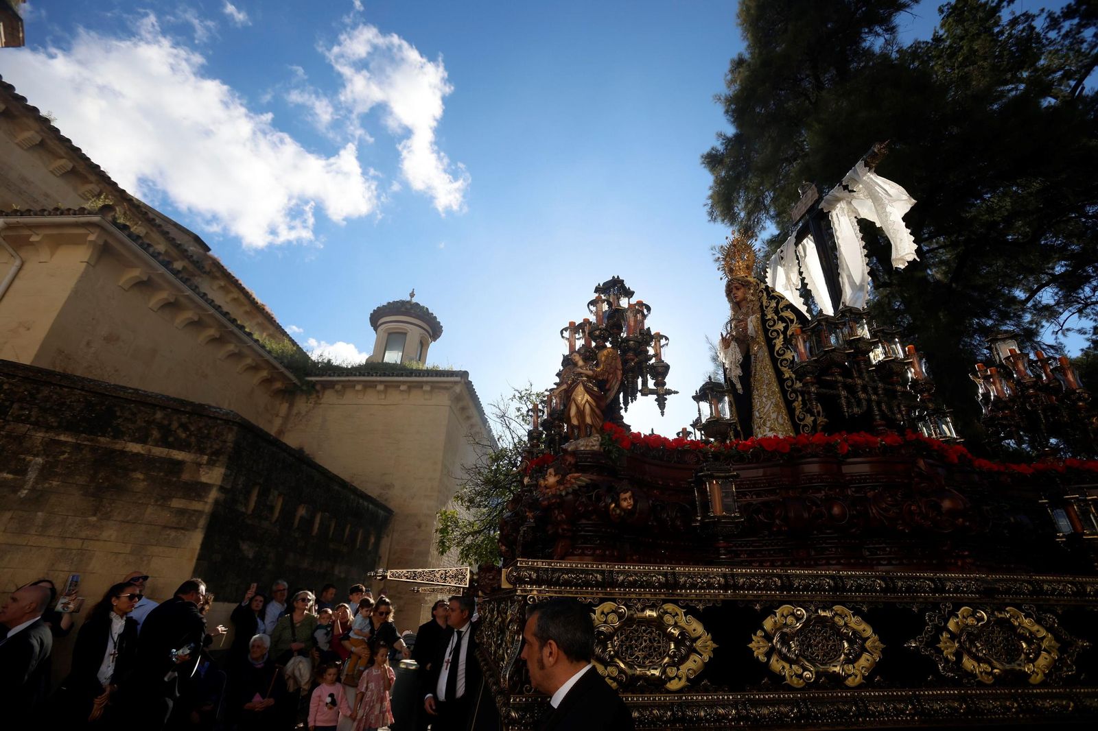 La procesión de la Soledad en este Viernes Santo de Córdoba, en imágenes