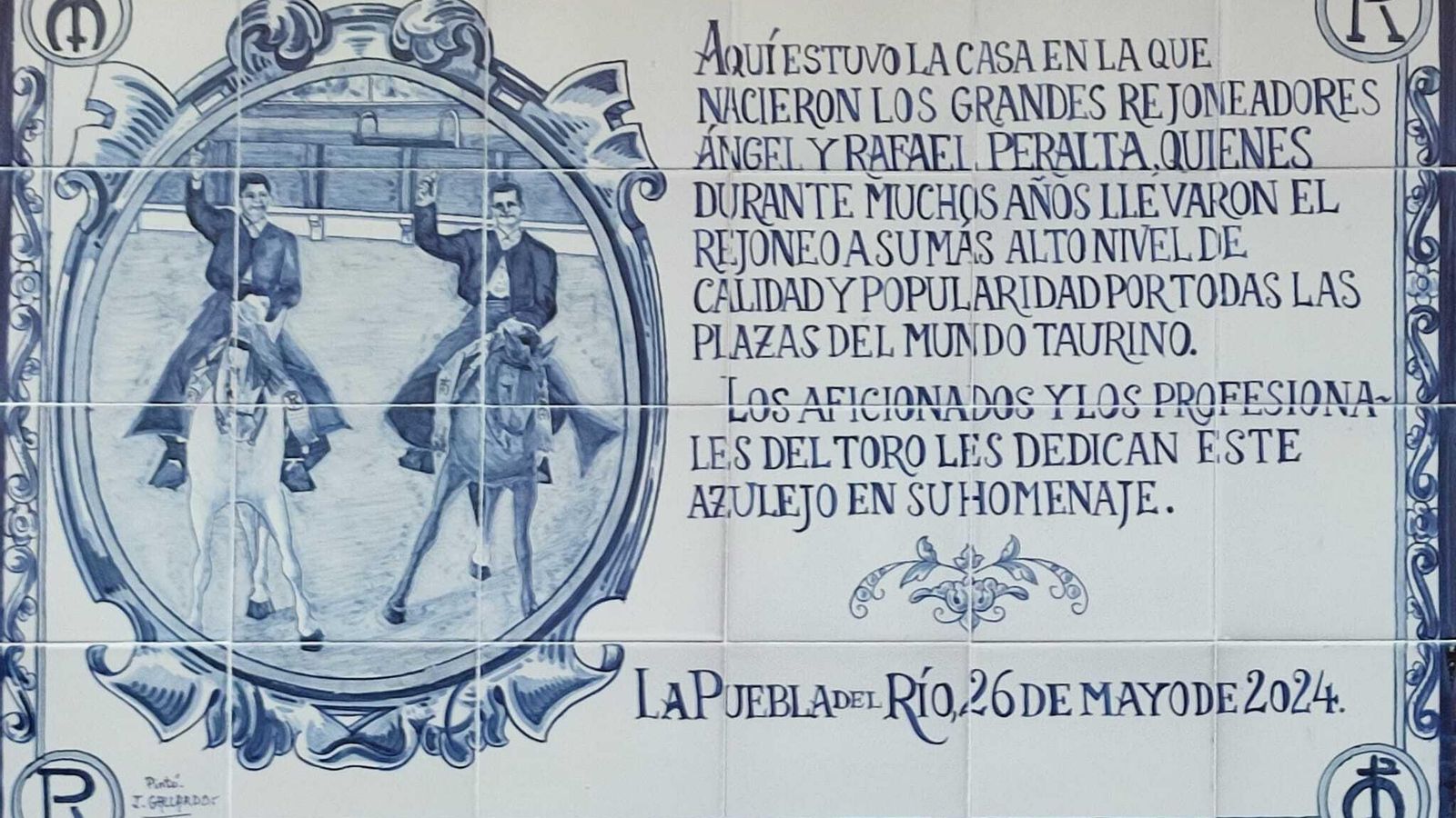 Un azulejo recuerda el nacimiento de los hermanos Peralta en la calle Larga de La Puebla. Un azulejo recuerda el nacimiento de los hermanos Peralta en la calle Larga de La Puebla.