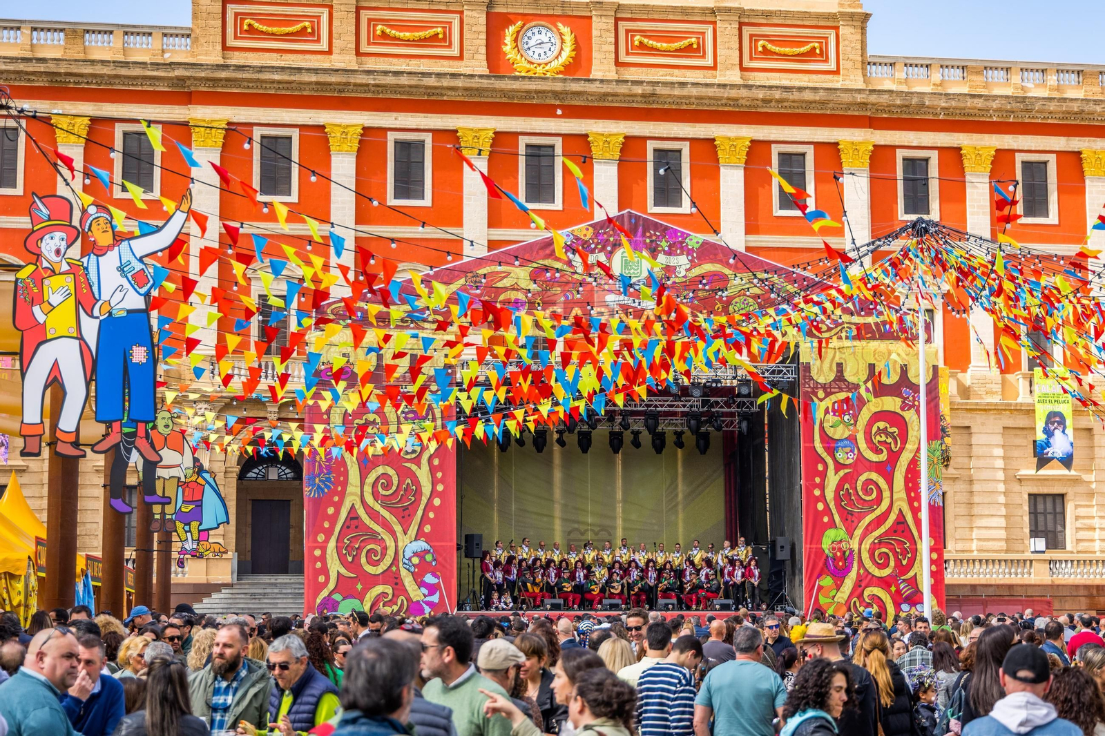 Así se ha estrenado la Plaza del Carnaval en San Fernando