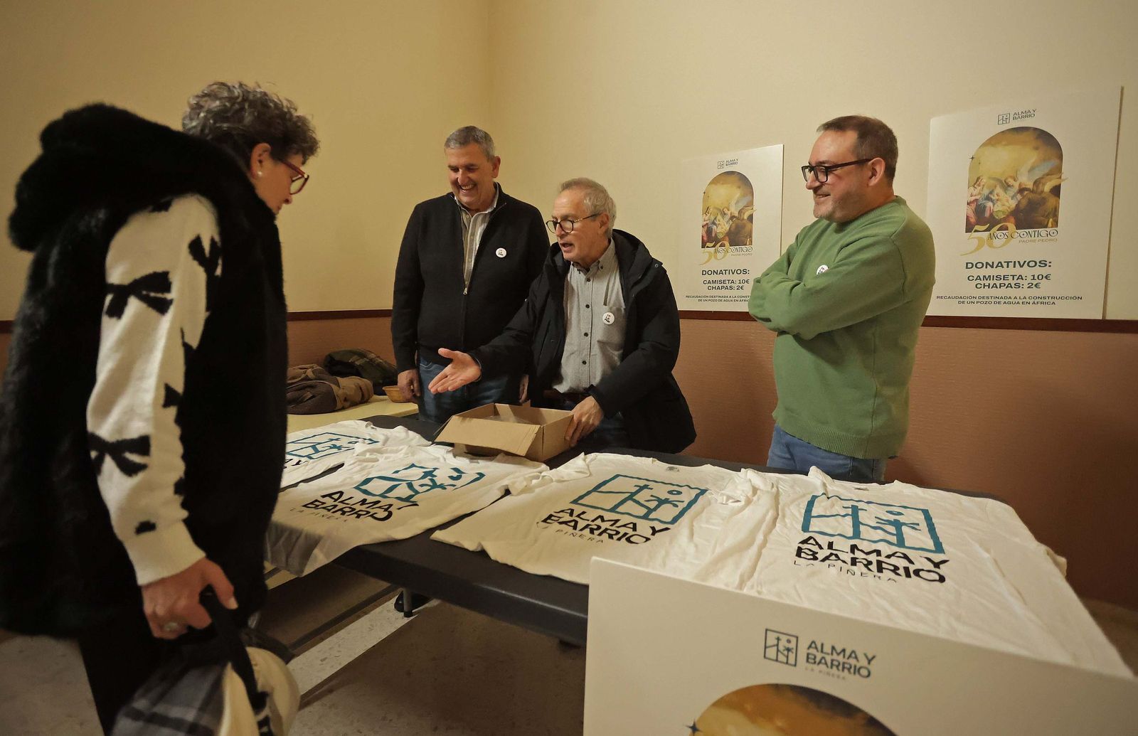 Fotos de la misa conmemorativa de los 50 años de dedicación del padre Pedro a la parroquia y al barrio de La Piñera