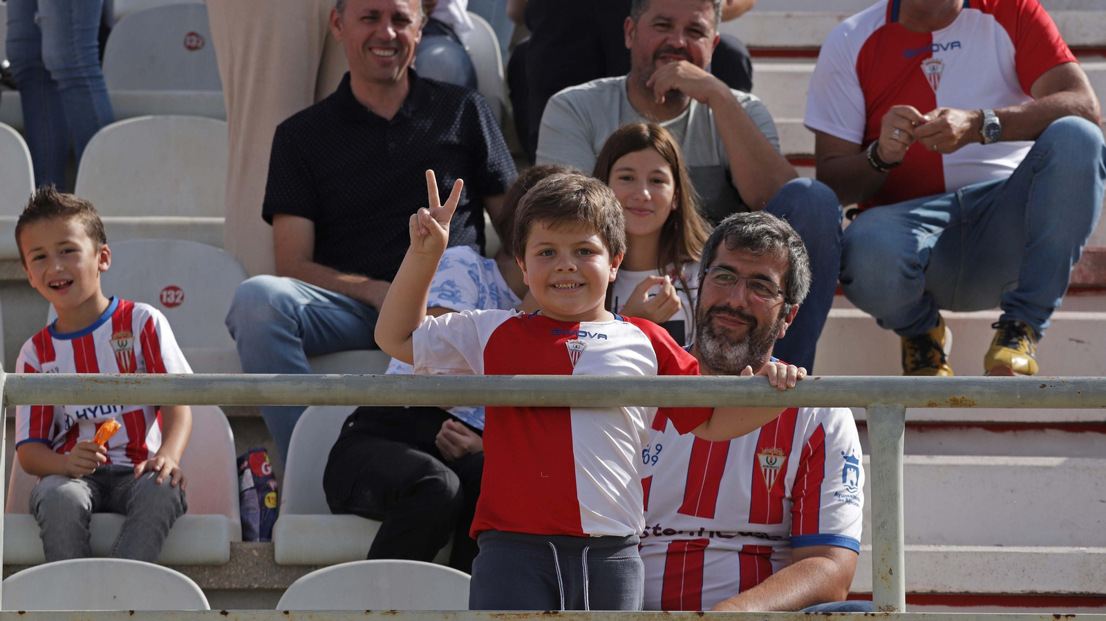 Fotos de la afición en el Nuevo Mirador