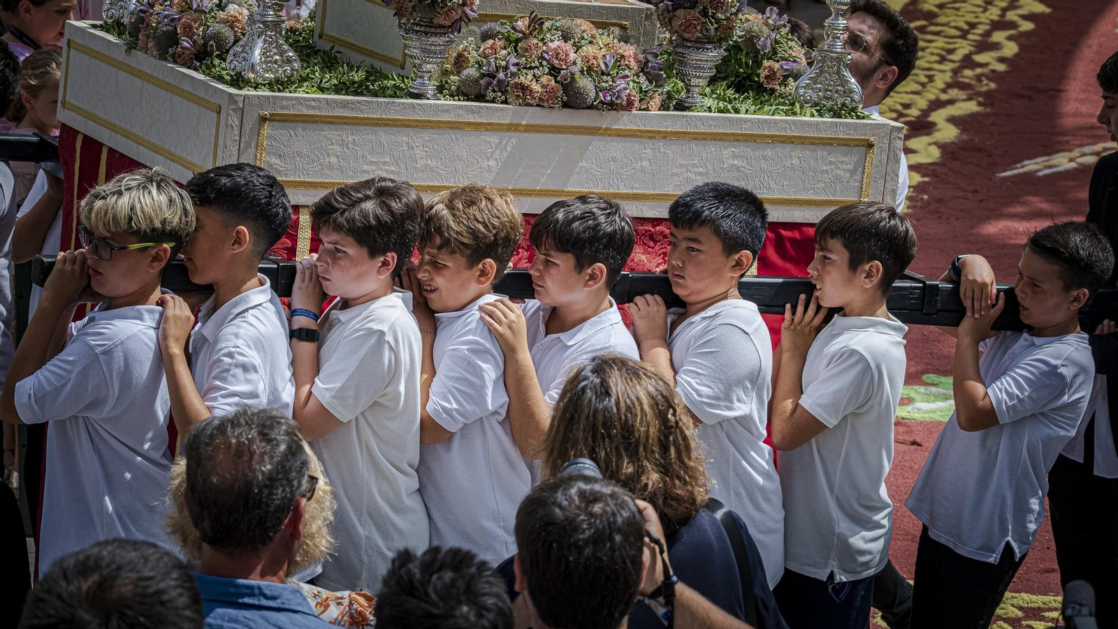 Búscate entre las imágenes del Domingo de Corpus en Cádiz