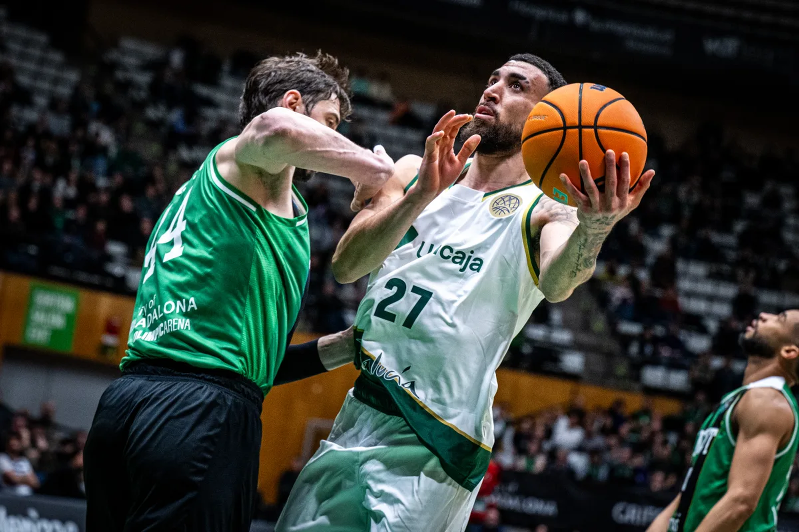 Duarte intenta penetrar.