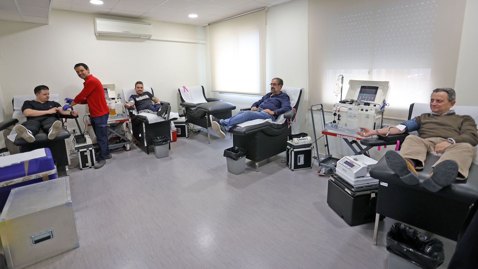Donantes de sangre y plasma, hace unos días, en el CTTC ubicado en el Hospital de Jerez.