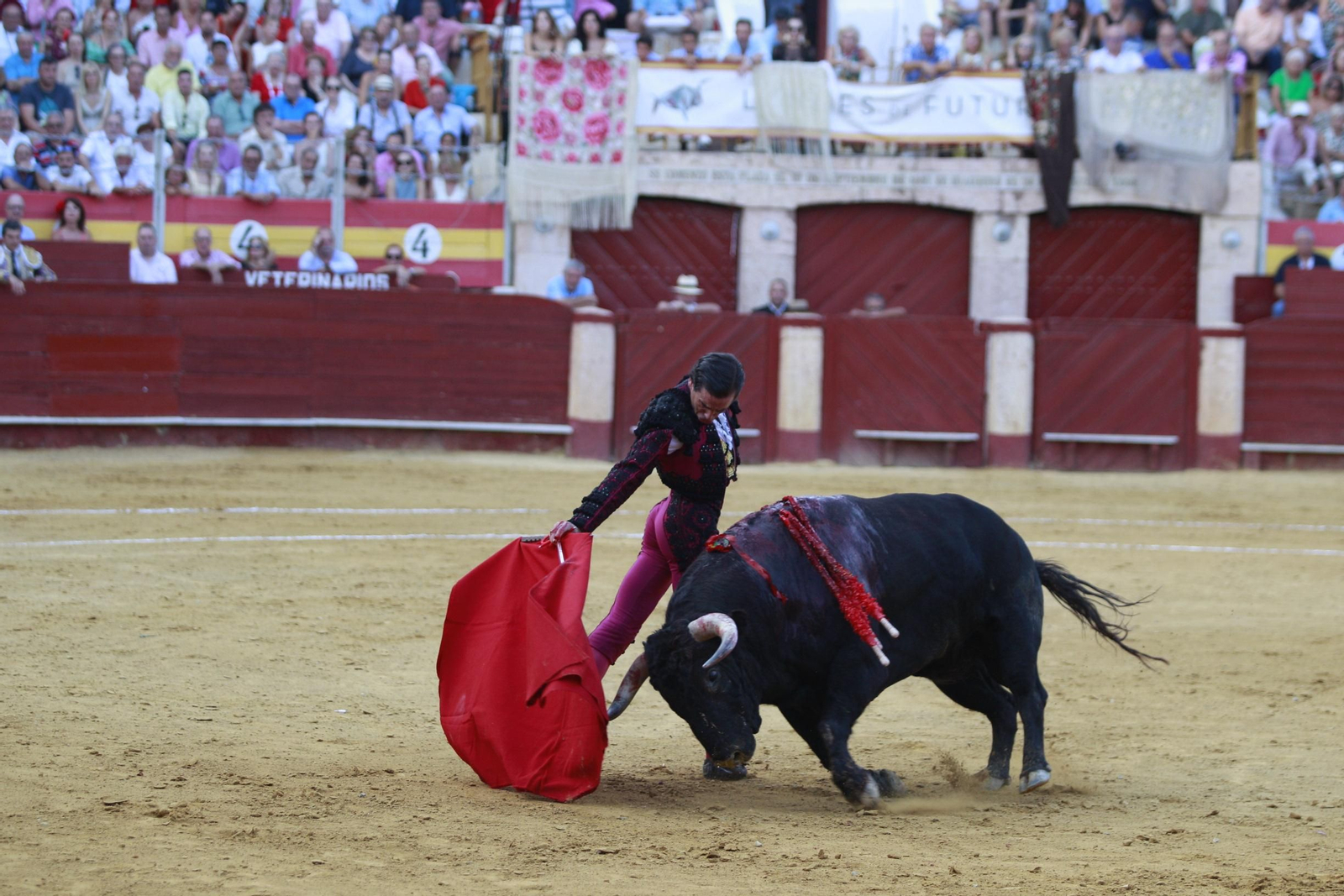 La despedida del torero Enrique Ponce de la Feria de Almería 2024, en imágenes