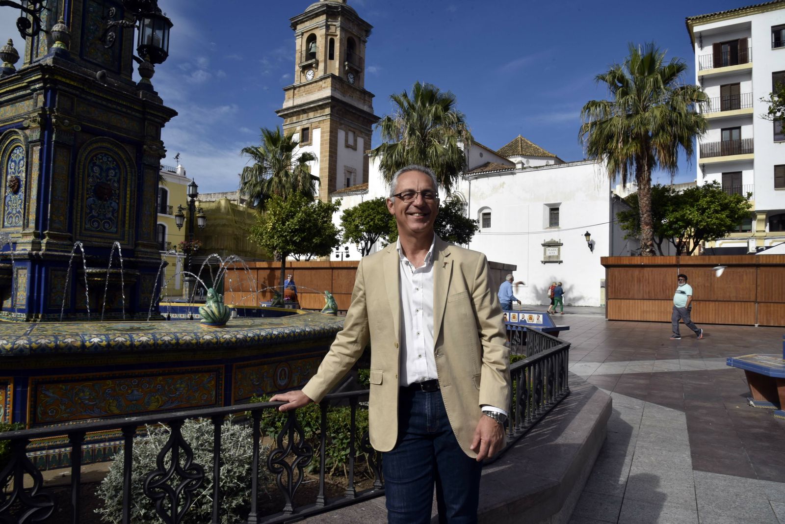 El candidato socialista, Juan Lozano, en la Plaza Alta de Algeciras