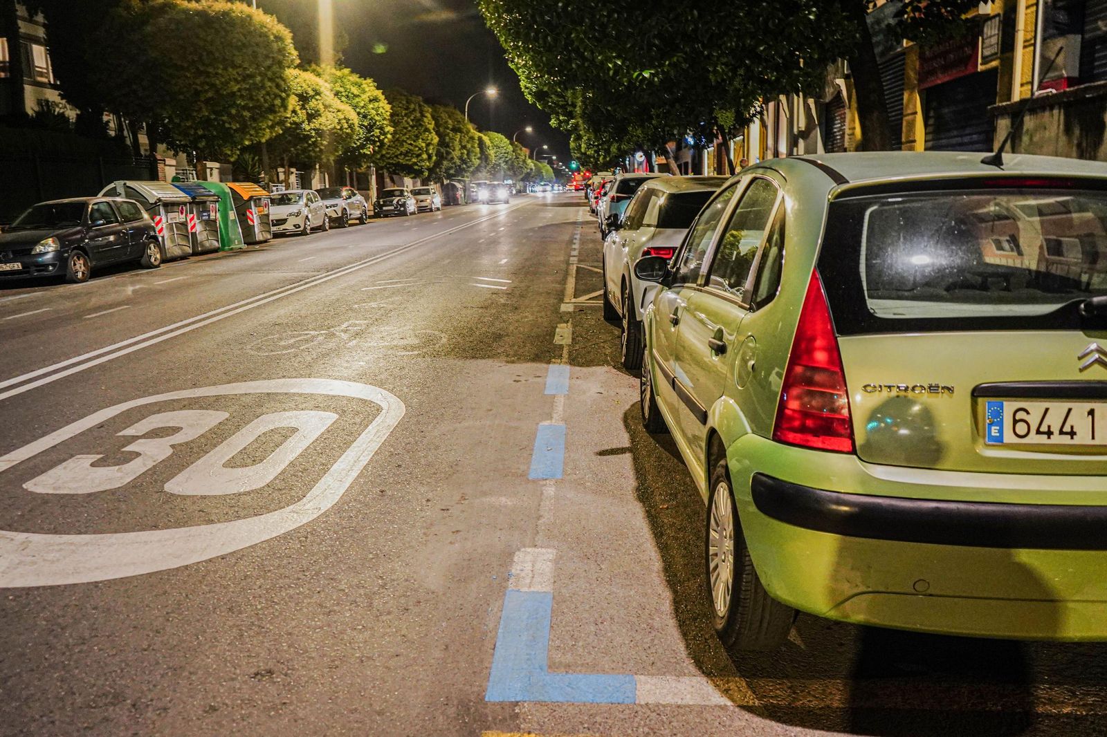 Nueva calle de zona azul que entró este lunes en funcionamiento.