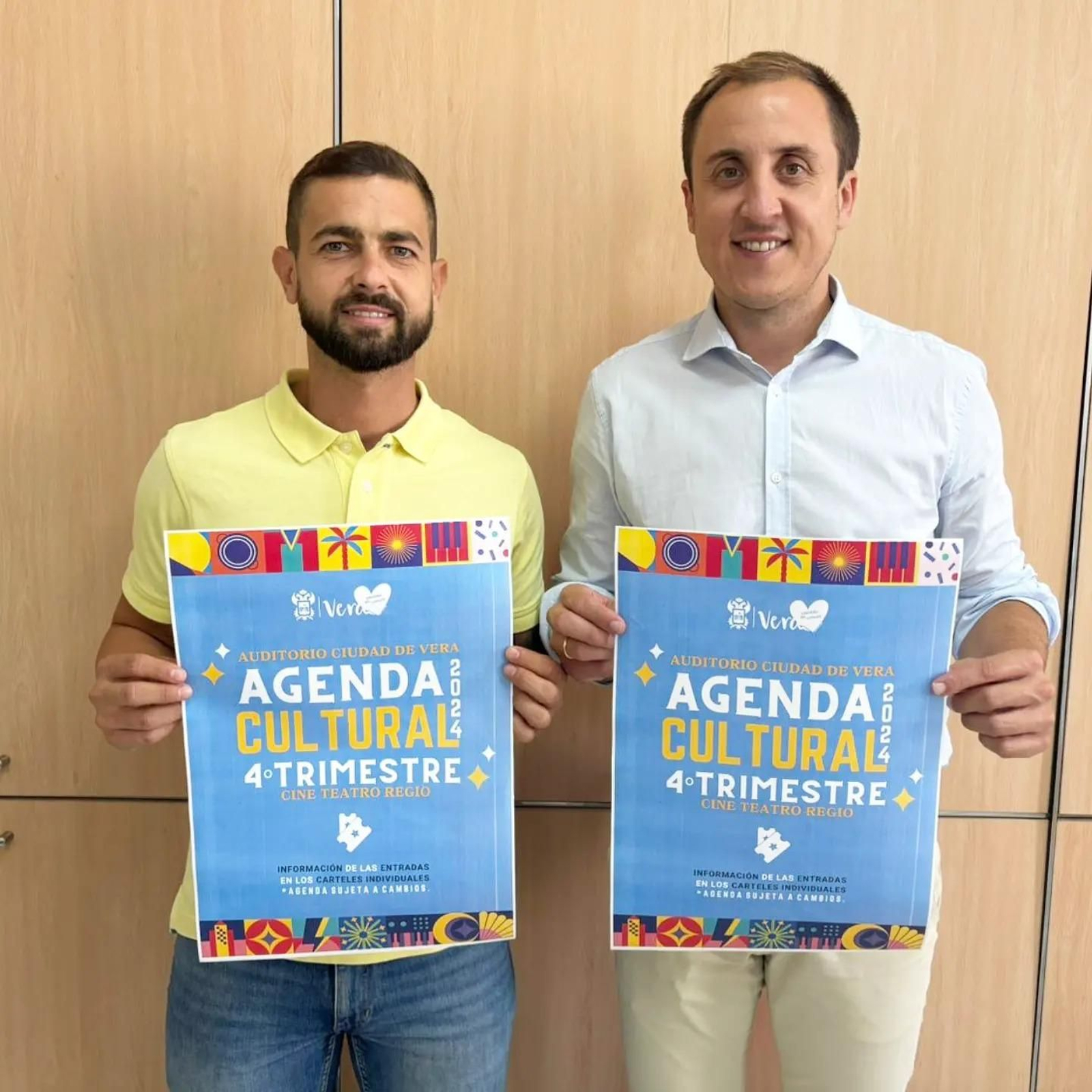 Alcalde y concejal en la presentación de la Agenda Cultural del último trimestre.