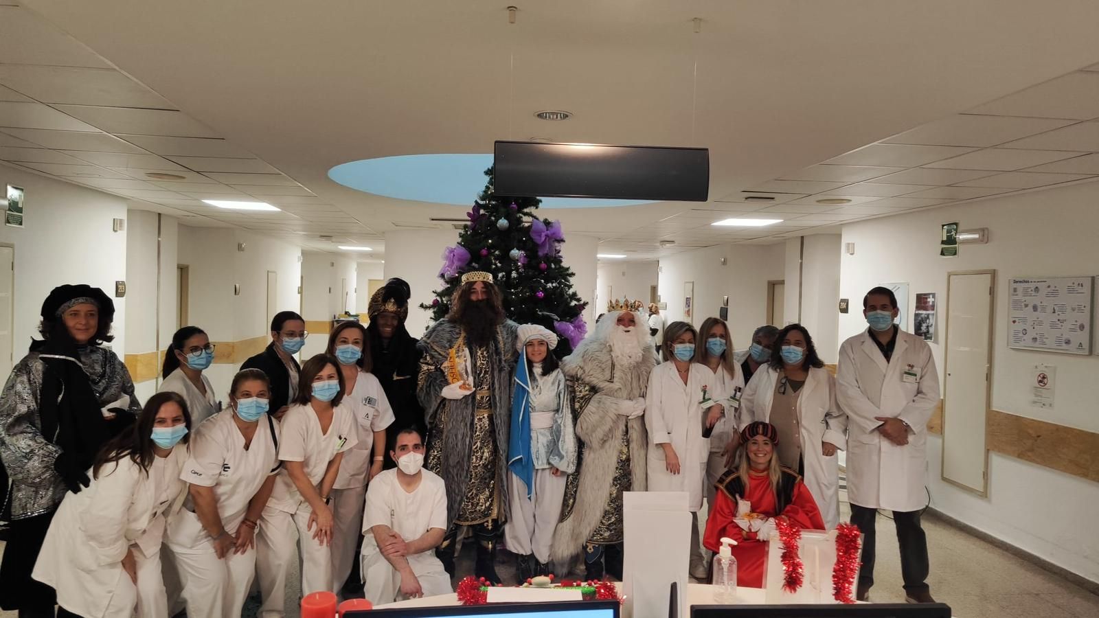 De la Residencia de Mayores a las calles: imágenes del paso de los Reyes Magos por Huércal-Overa