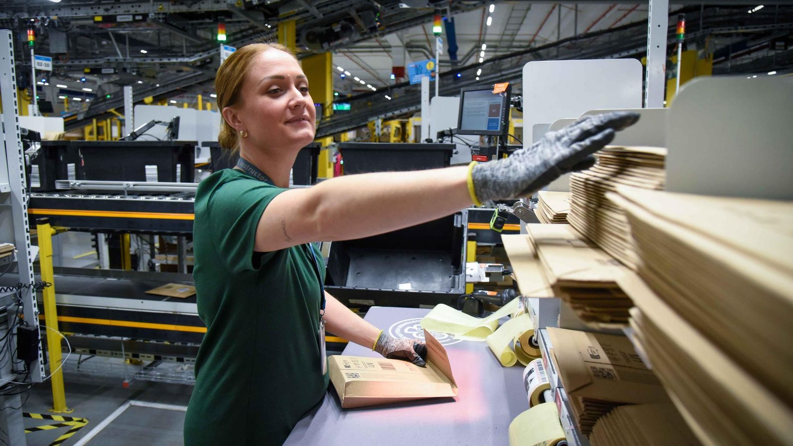 Quinto aniversario del centro de Amazon en Dos Hermanas