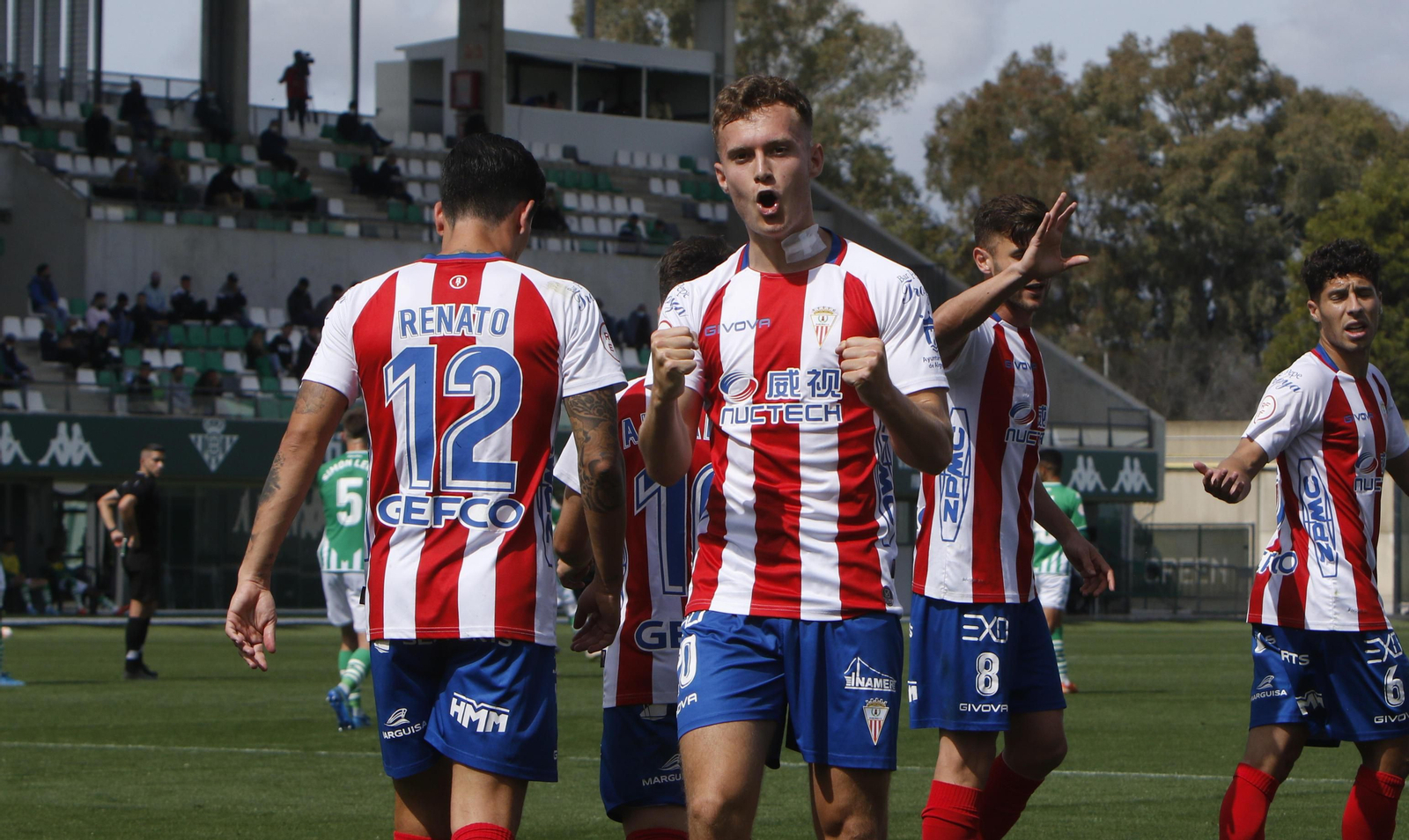 Tresaco festeja su gol al Betis Deportivo.