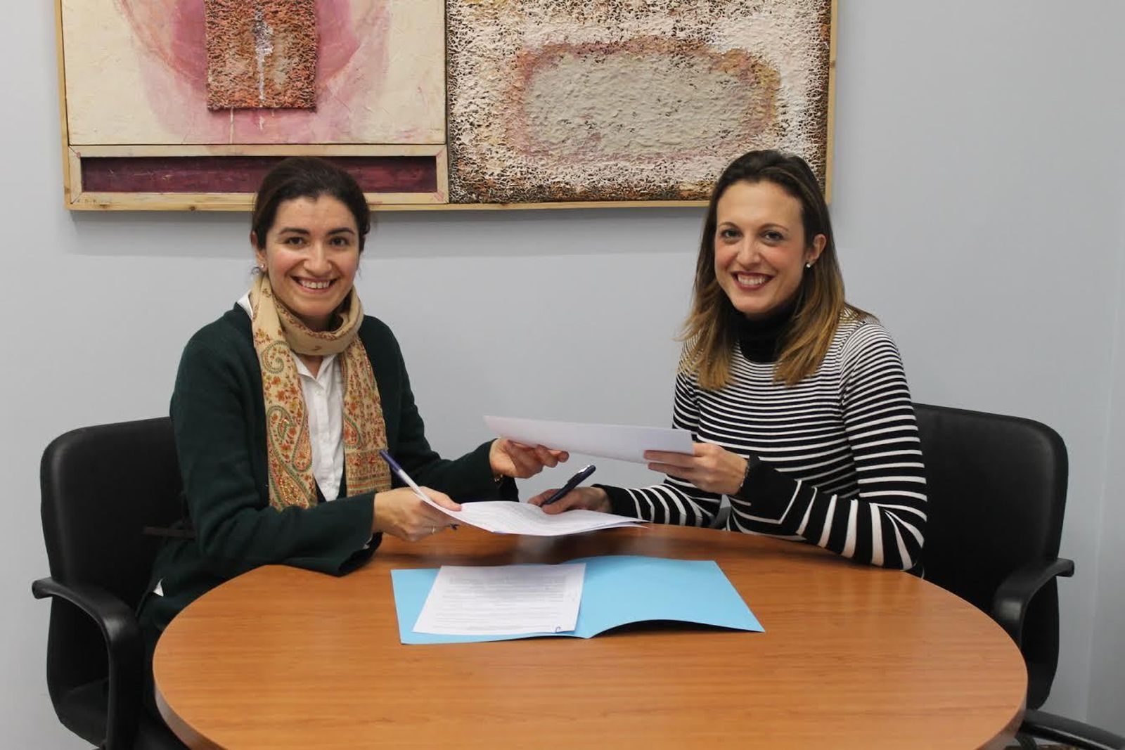 Gallardo y Pulido, durante la firma del convenio de colaboración.