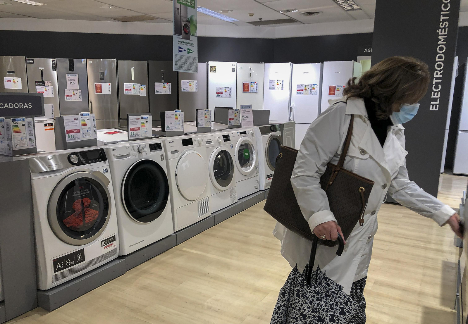 La normativa de ruidos en Granada limita poner lavadoras de noche para ahorrar