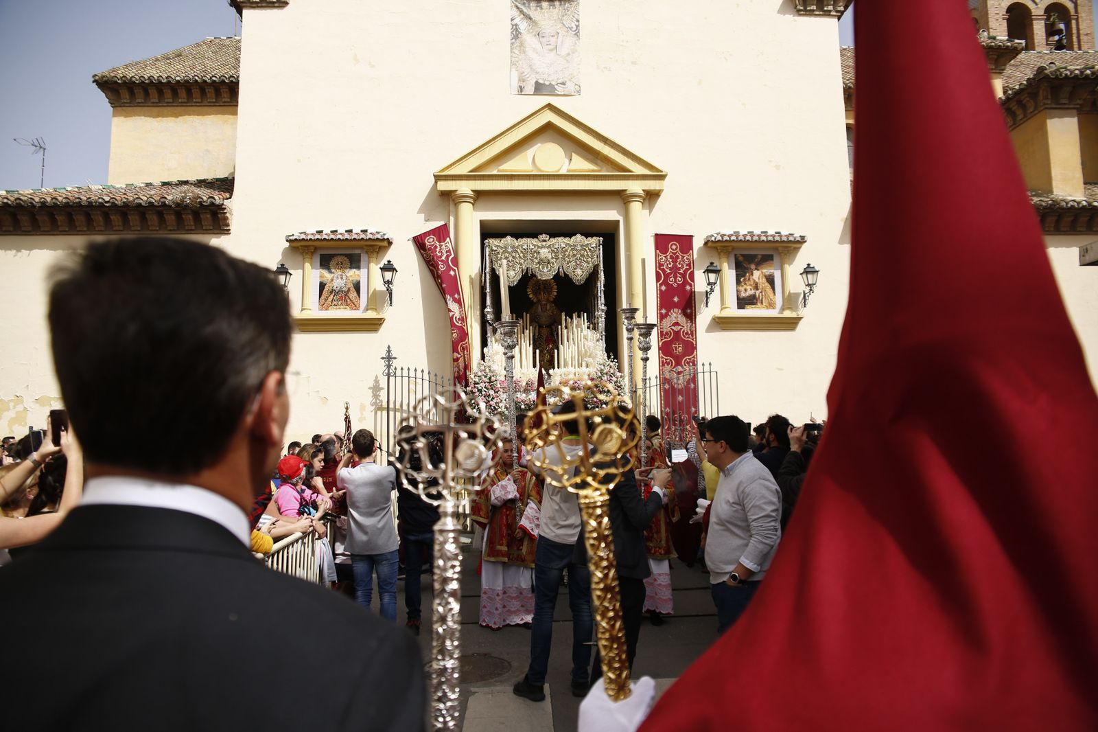 La Virgen de la Luz, saliendo de la parroquia del Corpus Christi