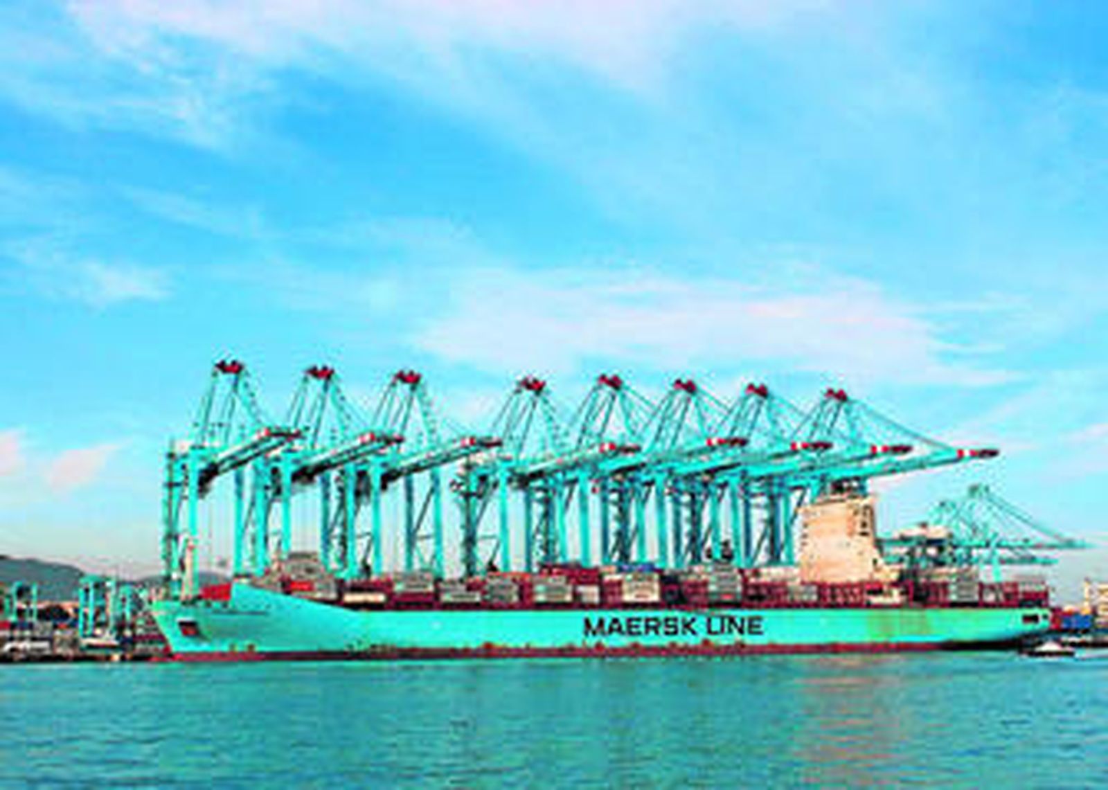 El 'Maersk Labrea', de Maersk Line, opera en la terminal de APM Terminals West-Med en Algeciras.