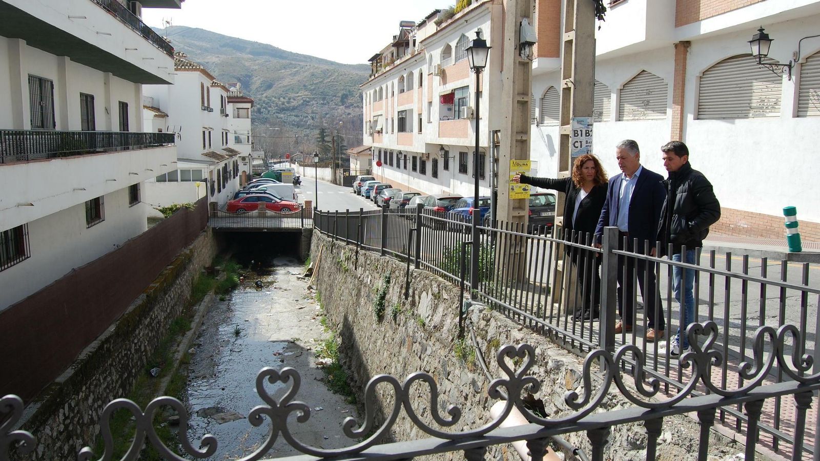 En Cenes de la Vega se anunció el embovedado del barranco y el arreglo de varias calles