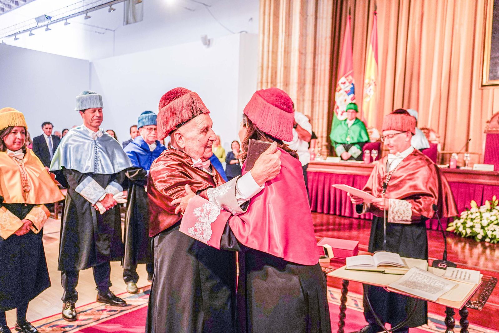 Así se ha convertido Miguel Giménez Yanguas en doctor honoris causa por la Universidad de Granada