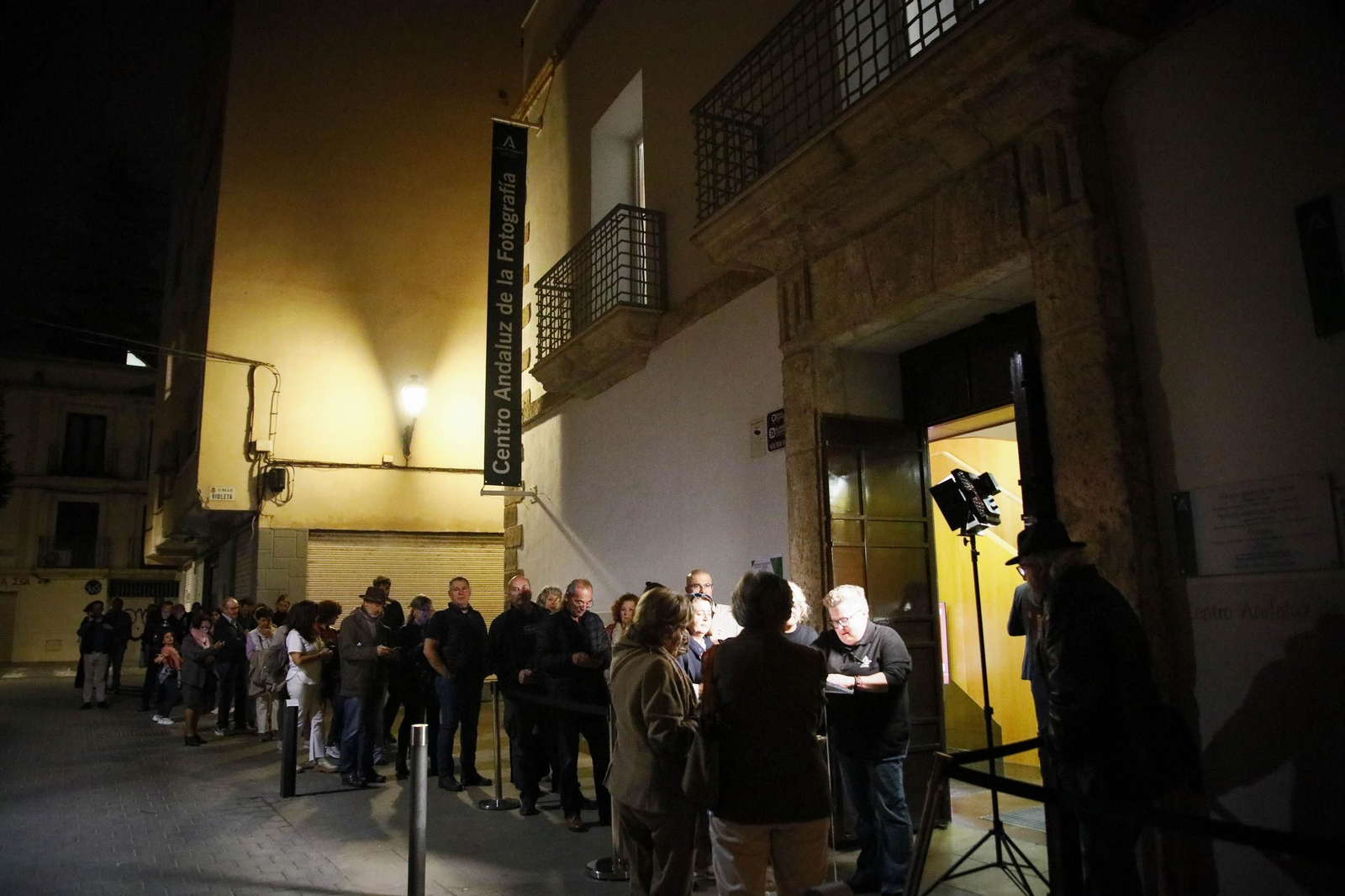 El Centro Andaluz de la Fotografía de Almería presenta el calendario 2025 con la actuación de la bailaora María Moreno, en imágenes